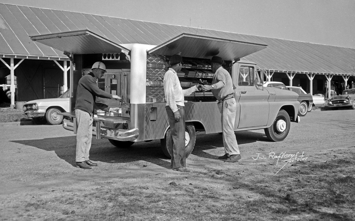 Backstretch coffee wagon, no track listed, 1962 (Jim Raftery Turfotos)