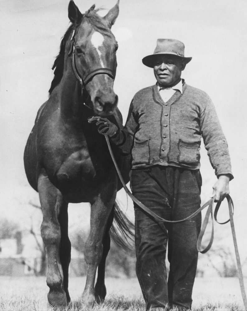 Man o' War and groom Will Harbut at Faraway Farm (Museum Collection)