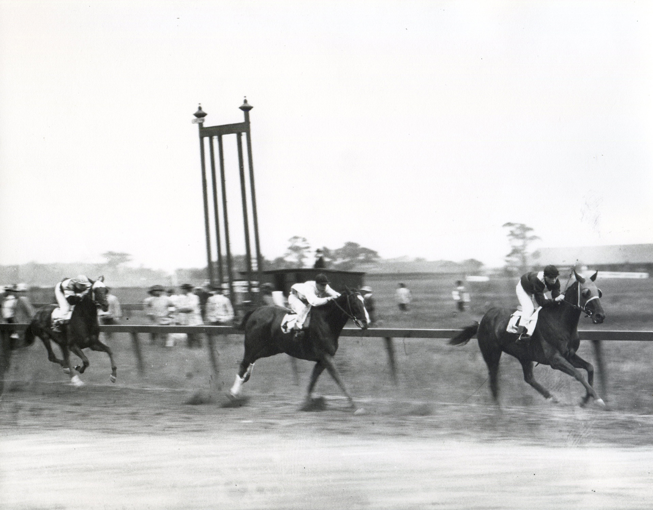 Roamer (M. Buxton up) winning the 1914 Carter Handicap at Aqueduct (Museum Collection)