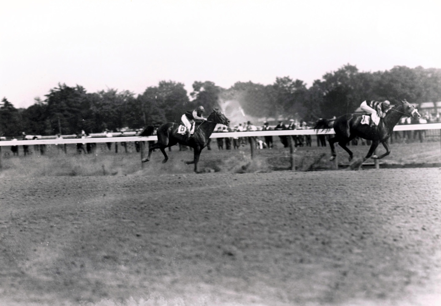 Sir Barton (Earl Sande up) defeating Exterminator in the 1920 Saratoga Handicap (Keeneland Library Cook Collection/Museum Collection)