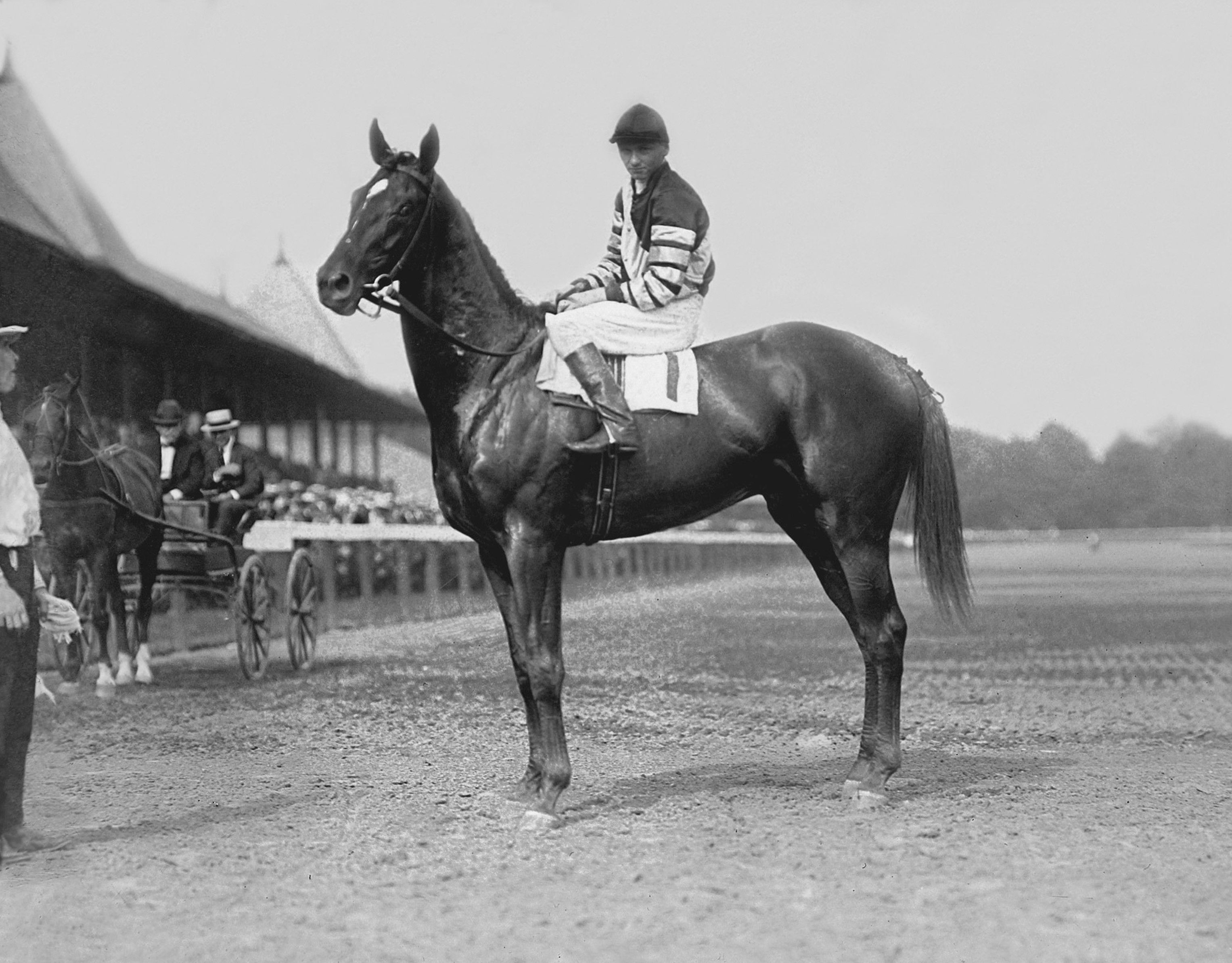 Man o' War with Earl Sande up