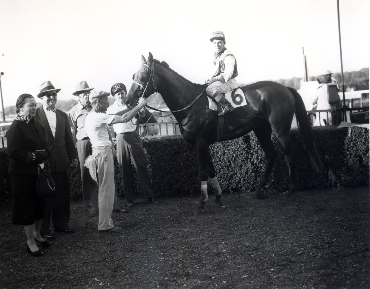 Conn McCreary and Platan in the winner's circle with trainer Harry Trotsek after winning the 1953 Lawrence Realization at Belmont Park (Keeneland Library Morgan Collection/Museum Collection)
