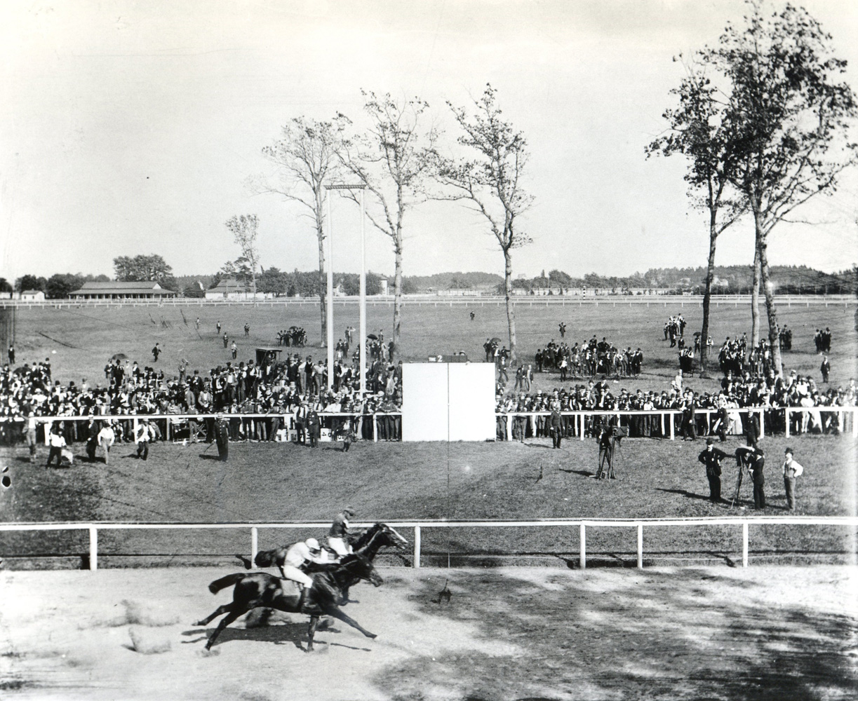 Isaac Murphy and Salvator defeating Snapper Garrison in Tenny in their match race at Sheepshead Bay in 1890 (Keeneland Library Hemment Collection/Museum Collection)