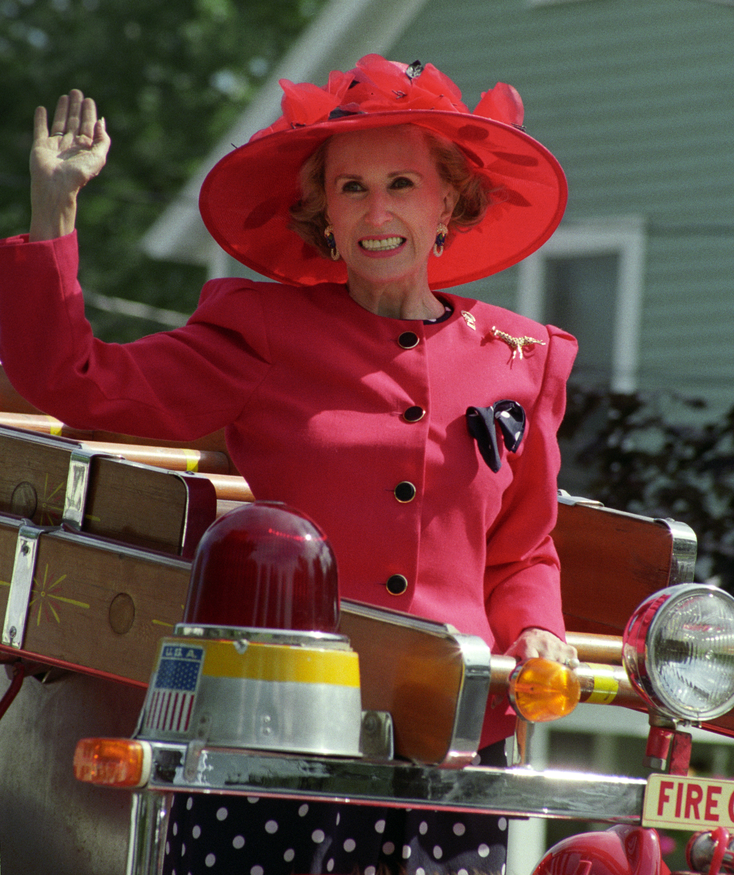 Marylou Whitney, 1990 Saratoga parade (Barbara D. Livingston)