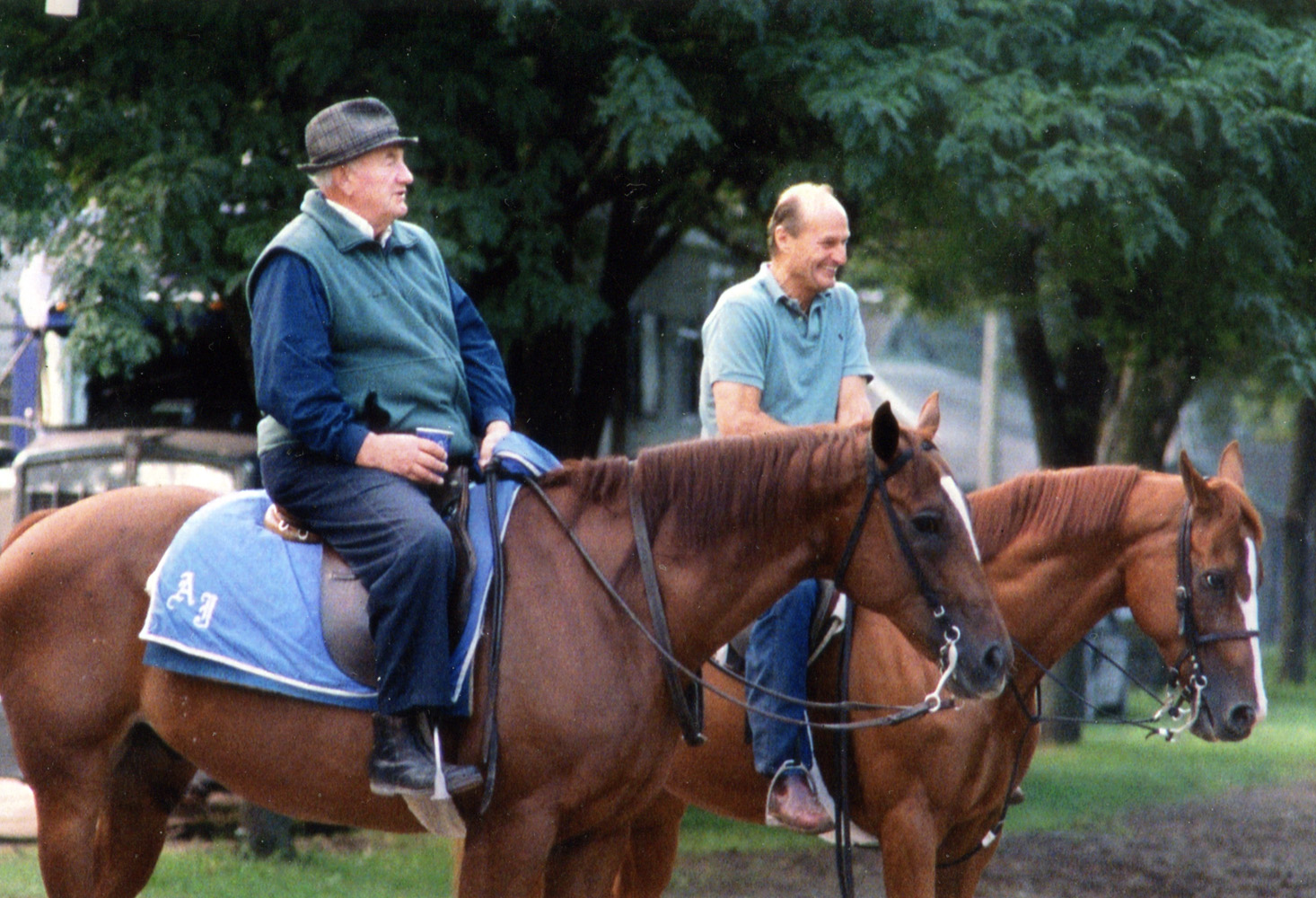 Trainers Allen Jerkens and Barclay Tagg sharing a moment during training hours at Saratoga (Mike Pender/Museum Collection)