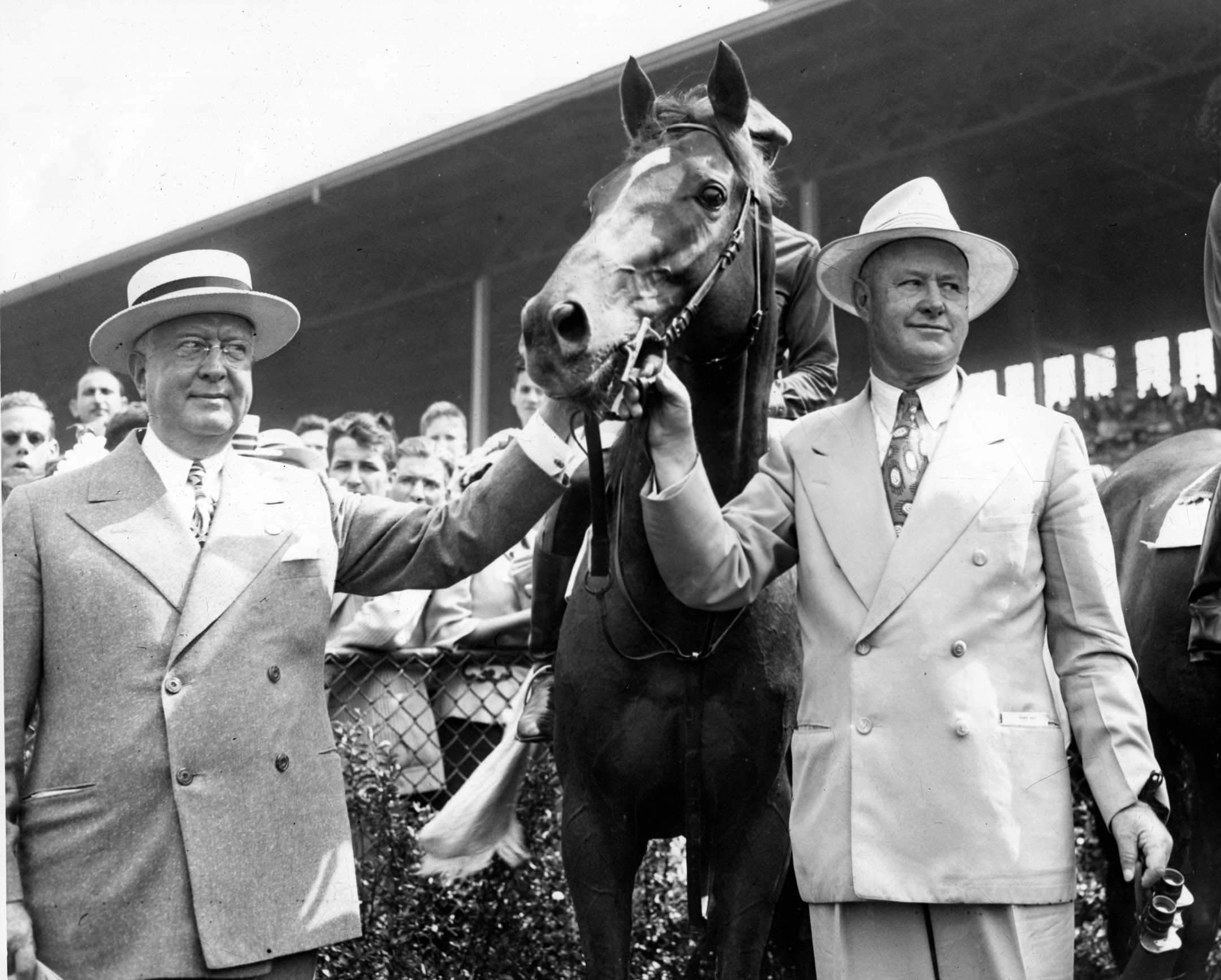 Ben Jones and Warren Wright holding Whirlaway after his last race on July 5, 1943 at Arlington Park (Washington Park Photo/Museum Collection)